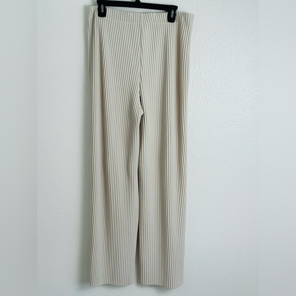 Aritzia Babaton “Skilled” Cream Wide-Leg Pleated Pants Size Large - Picture 4 of 12
